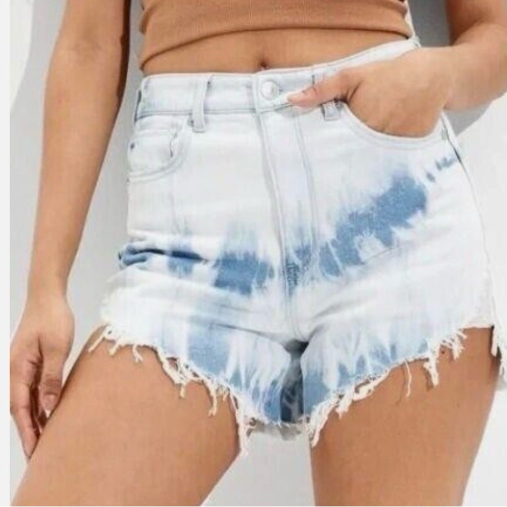 ! NWT. AMERICAN EAGLE HIGHEST RISE TIE DYE MOM SHORT W/STRETCH WAISTBAND